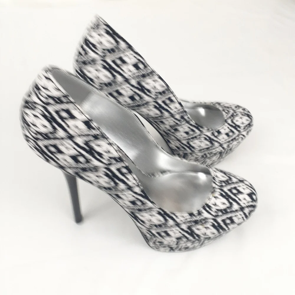Qupid Women's Fashion Platform Black and White High Heel Shoes size 8